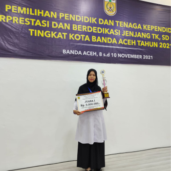 Ibu Sarniyati Kepsek SDN 16 Banda Aceh : JUARA 1 Kepala Seko