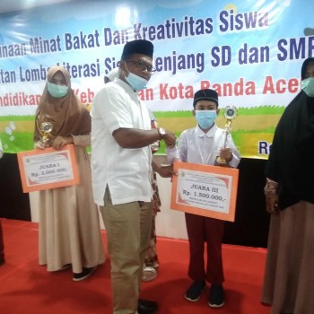 Siswi SD Negeri 16 Banda Aceh: Raih Juara Lomba Khaligrafi